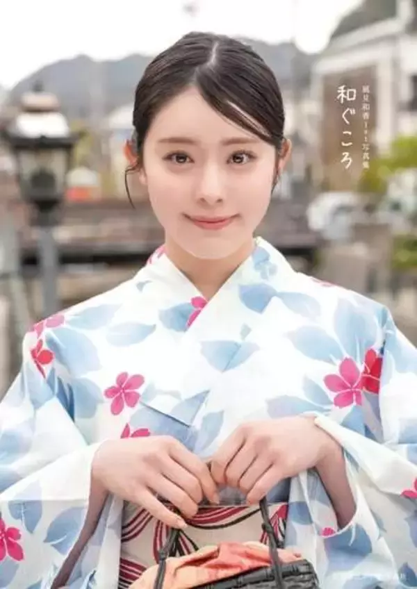 圧倒的な透明感と身体能力　えびちゅう美少女の初写真集　表紙は爽やか浴衣姿