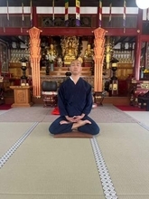 褒めて、共感して、励ます。その相手は…「あなたが。あなたに」――脱サラ僧侶が説く「人生を苦しまずに幸せに生きる一番のコツ」