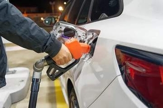 ガソリンは「劣化する」って本当？　実は放置するとこんな変化が…現役整備士が解説