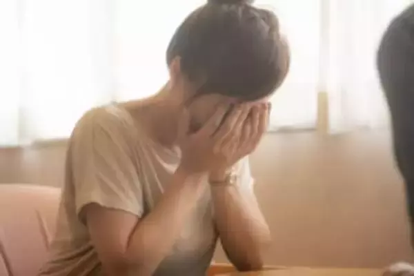 感情が爆発しては落ち込む日々…ADHDと抑うつを抱えた20代女性が“心の動きを見つめる習慣”で気づいた変化とは【社会福祉士が解説】