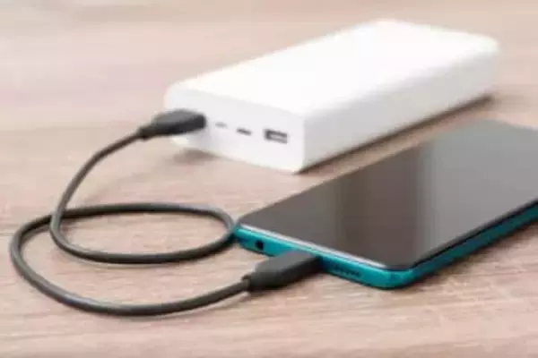 トラブル続出…モバイルバッテリーの正しい処分方法　約6割が知らない安全使用の基本を解説