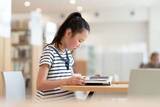 「夏休みの宿題に「読書感想文」は必要？　多くの小学生は「読書は好き、感想文は嫌い」　どんなふうにサポートしてる？」の画像1
