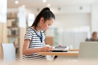 夏休みの宿題に「読書感想文」は必要？　多くの小学生は「読書は好き、感想文は嫌い」　どんなふうにサポートしてる？
