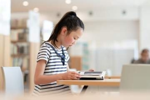 夏休みの宿題に「読書感想文」は必要？　多くの小学生は「読書は好き、感想文は嫌い」　どんなふうにサポートしてる？