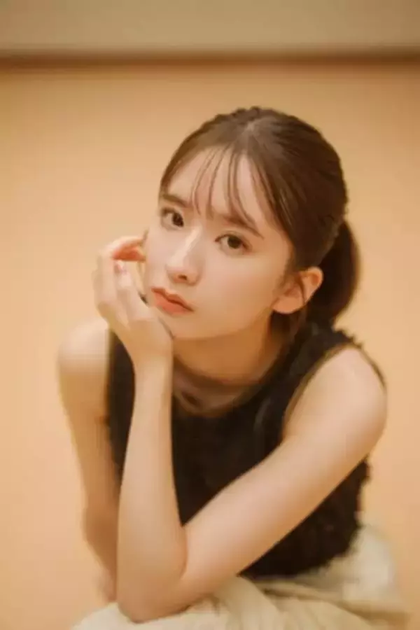 乃木坂46副キャプテン　ピュアな魅力全開のホワイトコーデ　海辺や夜の街で艶やかグラビア