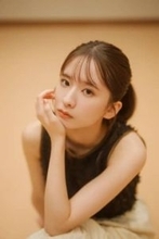 乃木坂46副キャプテン　ピュアな魅力全開のホワイトコーデ　海辺や夜の街で艶やかグラビア