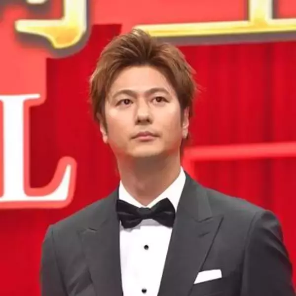 「足が長すぎて…」41歳俳優、イタリア高級車を運転→窮屈そうな体の一部に注目集まる　「大変そう」「椅子がかなり後ろにあるのに」