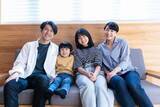 「世帯年収1500万円超パワーカップル、直面した小1の壁…「子どもの小学校入学で働き方を変えた」人はどのくらい？」の画像1