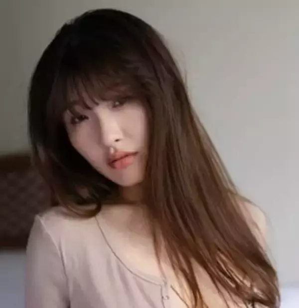 Iカップ×癒しフェイスの人気グラドル　夏の熱海で限界露出　シースルードレスやバスト露わなミニTシャツで悩殺