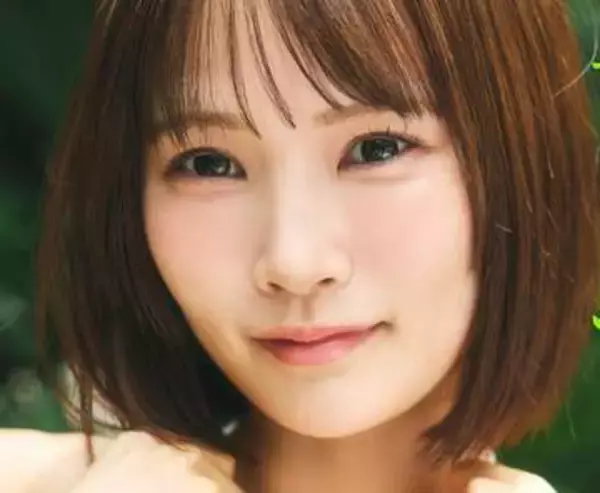 ビキニの下からぷるるん　はみ出た下乳がSNSで万バズ　王道アイドルがマイクロビキニでマシュマロ強調
