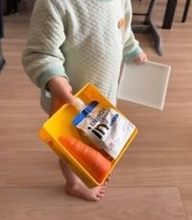 「なぜこの組み合わせ…？」　2歳児が考えた初めてのお弁当、中身は2品「発想が天才」「理にかなっている」
