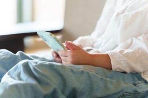 夜中までスマホを使う子どもに苦悩する親たち「うちも同じ」「どうしたらいいか」　ついにタイマー式ロックボックスに封印してみた結果