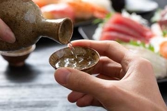 日本酒を通販で買うとき何を重視する？　1位は「価格」ではなく「送料」　半数超が「品揃え」も重視