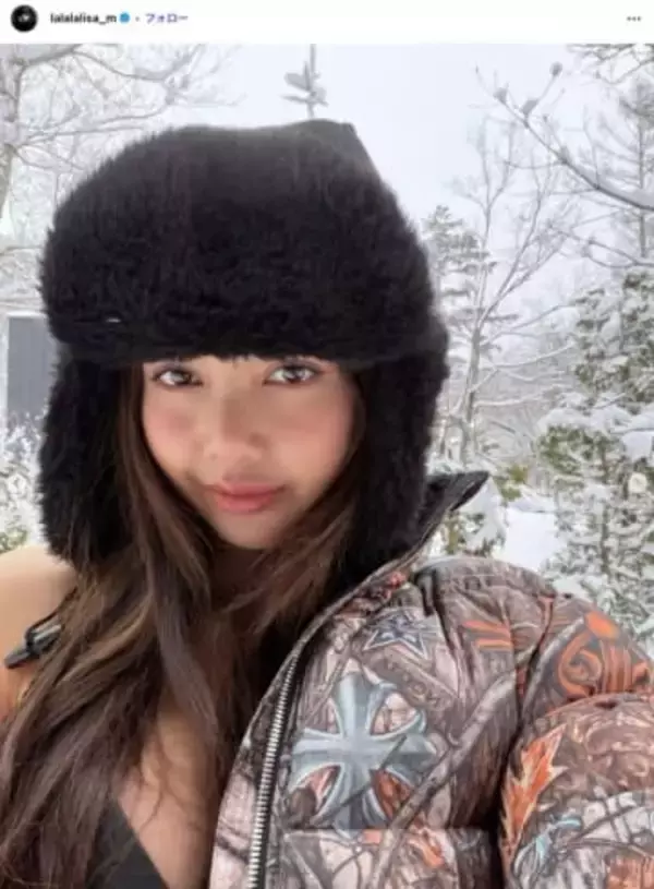 BLACKPINKリサ、雪の中で黒ビキニ　「OMG」「リサの魅力で雪が溶けそう」世界中のファンが反応…公開7時間で驚異の380万いいねを記録