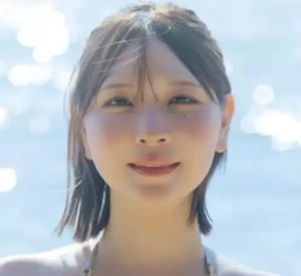 美くびれ＆淡い紫の三角ビキニ　2.5次元モデルがフェロモン開放　5th写真集から先行カット公開