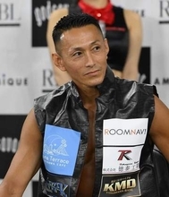大河出演の39歳俳優　真夏の海で赤銅色の肉体美を連投　「バッキバキだな」「ばり渋いです」