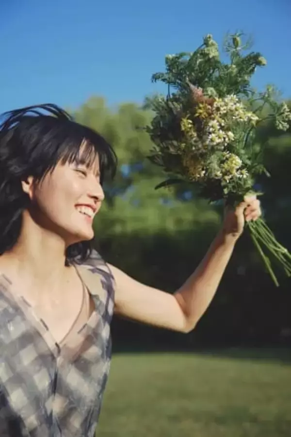 「あまちゃん」女優が金髪に　20代ラスト写真集　夜の海に飛び込む姿も　春夏秋冬を4人の写真家が撮影