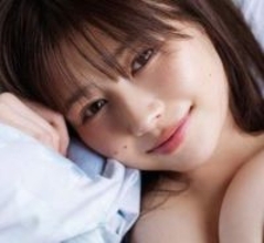 大胆白ワンピのハイレグにドキッ！　「王様のブランチ」の爽やかリポーター　隠せないマシュマロボディ