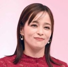 離婚報告から9カ月　40歳女優がゆるふわウエーブのガーリーロングヘアに！　雰囲気一変の最新ショットに「雰囲気変わった」「違う人かと」「一気に大人になった感じ」