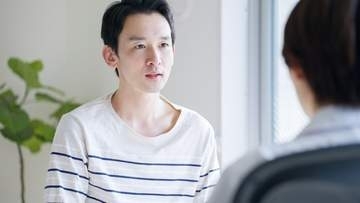 給与の約3分の2受給で、収入不安を解消　うつなどで長期休職する際に申請したい「傷病手当金」とは【社会福祉士が解説】