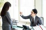 「上司の理不尽な指示でやる気をなくした瞬間…「あいまいな指示」「説明なく丸投げ」を超えた1位は？」の画像1
