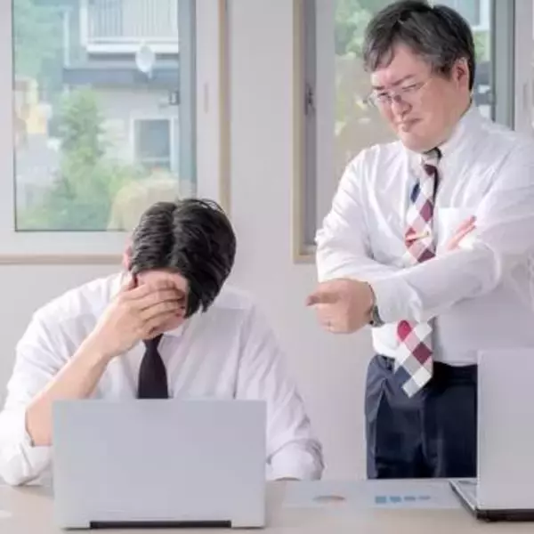 毎朝9時の朝礼、上司の細かな指示、残業代なし…「業務請負」なのに実態は正社員同然？30代Aさんが抱いた不安【社労士が解説】