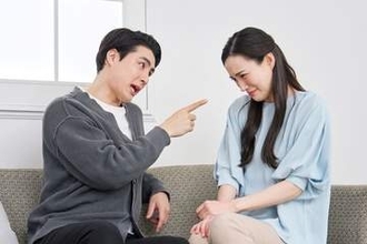 「うちのは気が利かなくて」…夫が妻を人前でけなす心理とは　冗談や謙譲のつもりでもモラハラに当たる可能性【解説】