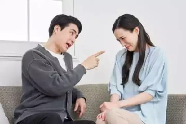「うちのは気が利かなくて」…夫が妻を人前でけなす心理とは　冗談や謙譲のつもりでもモラハラに当たる可能性【解説】