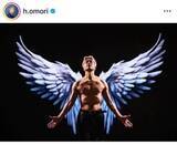 「「見たことある人いますか？」父親の作品、今どこに？　人気ミュージシャン、SNSで情報求める　「写真の日付が90年…もう無いかも」」の画像1