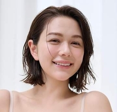 透けない大人ベージュ　村重杏奈、美谷間あらわなビジュアル公開　 こだわり詰め込んだスキンカラー発売