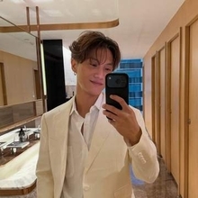 「すげー食うじゃん」VIVANTチョッキー役俳優、スシローで爆食！？　テーブルの上にファン驚き「そんなに食べたの？」「細いのに」