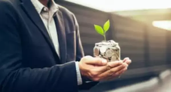 親からの金銭支援も二極化？　受けた支援額の平均　不動産購入時の頭金563万円、子どもの教育資金180万円