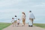 「正直しんどい夏のレジャーランキング、3位「帰省」、2位「バーベキュー」を抑えた1位は？」の画像1