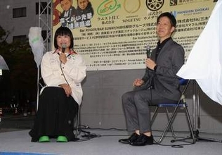 南キャンしずちゃん、フラダンス披露「グッときた」　伊丹市長との対談で25年続く「屋台村」の熱気を実感