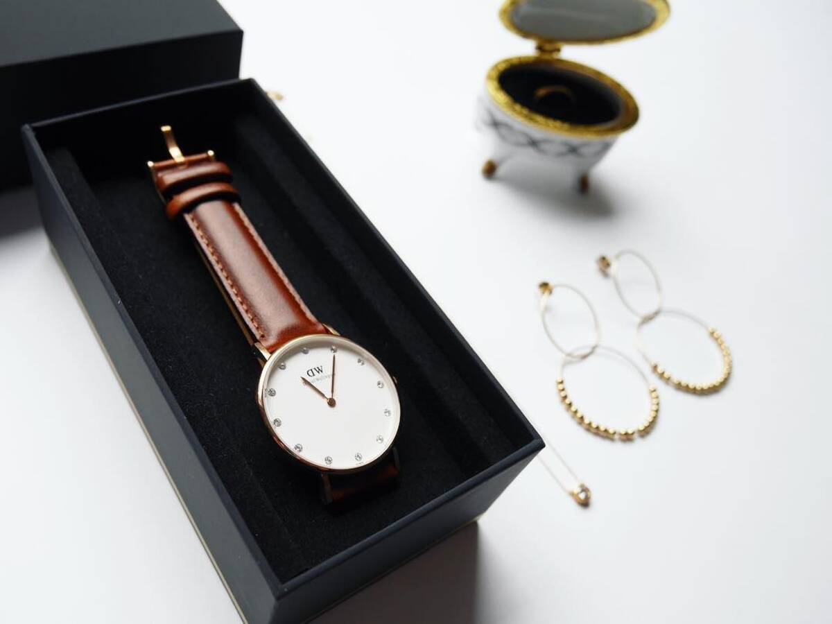 結婚式に腕時計をつけるのはng 男女別浮かない時計の選び方 19年10月3日 エキサイトニュース