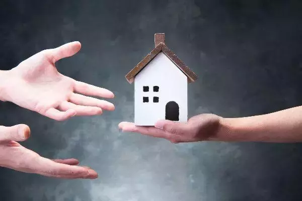 不動産の二重譲渡とは？対抗要件や未然に防ぐ方法を解説