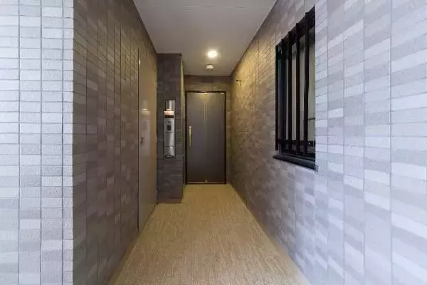 アルコーブとは？マンションに設置するメリットや玄関ポーチとの違いも解説