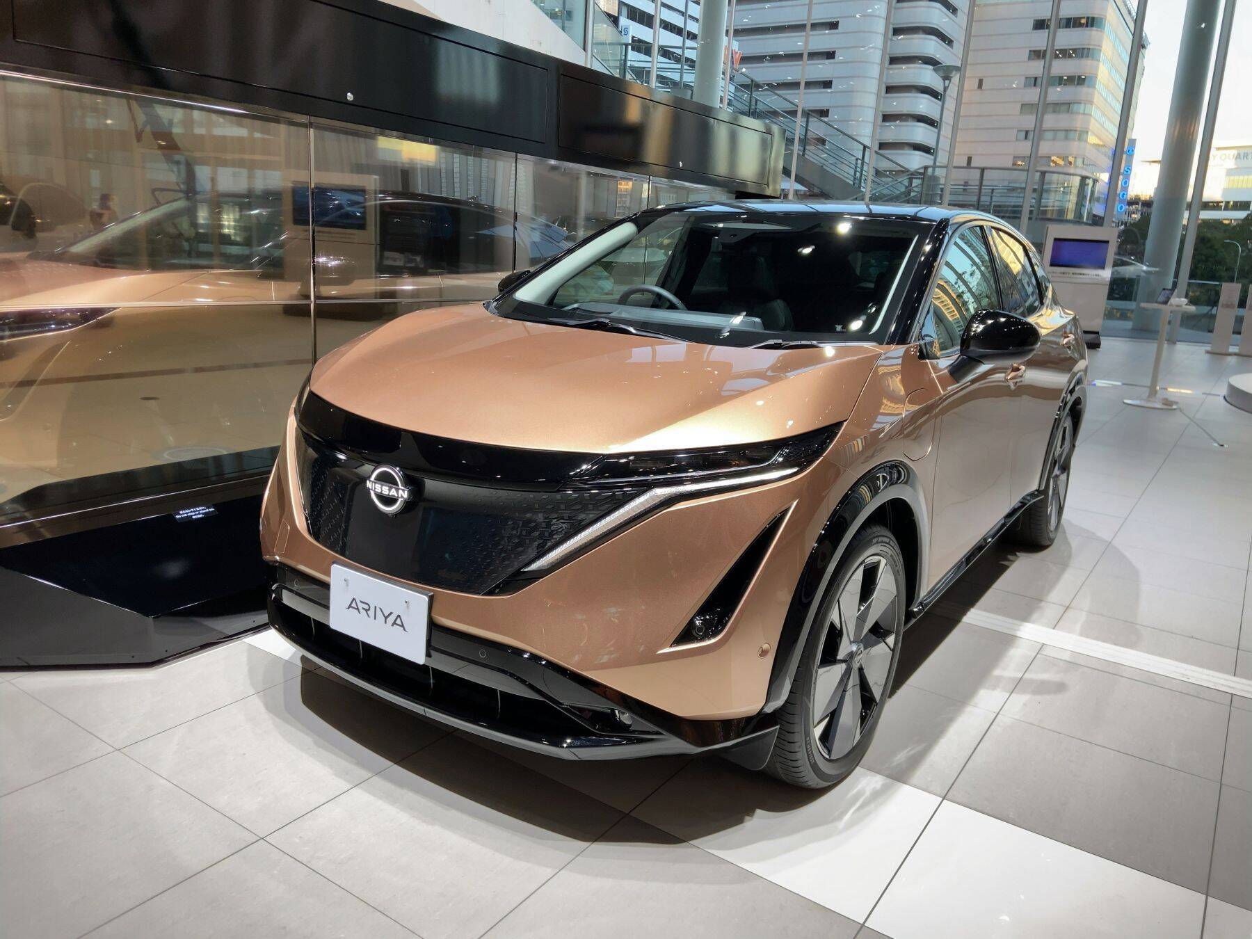 トヨタ「レクサス」に続け！日産、ポスト「シーマ」次の一手