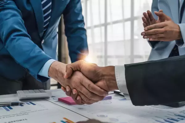 M&A後3年で4人に1人が離職！ 人材引き留めの「特効薬」は？