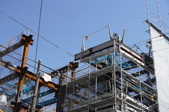 建設業、市場が拡大しても人手不足が続く理由