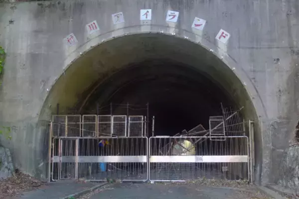 「ステンレス鋼メーカー」が継いだフラミンゴの園｜産業遺産のＭ＆Ａ