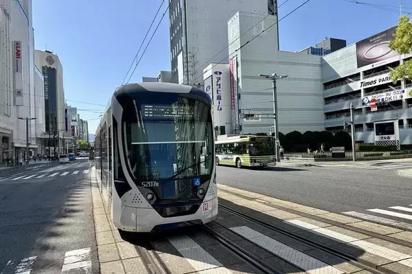 ガソリン高を乗り越えろ！いま乗ってみたいローカル鉄道3選①　市民生活と観光を支える二刀流電車「広島電鉄 本線・宮島線」