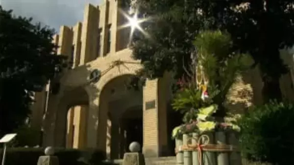 鹿児島市役所に14mの大しめ縄　正月準備すすむ