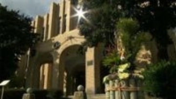 鹿児島市役所に14mの大しめ縄　正月準備すすむ