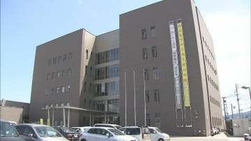 「借金返済に使った」顧客の融資金100万円を騙し取った疑い　金融機関の元職員(46)逮捕　鹿児島市