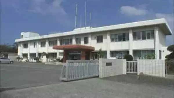 女性に馬乗りになって首を圧迫か　殺人未遂容疑で45歳女逮捕「殺すつもりはなかった」　鹿児島・沖永良部島