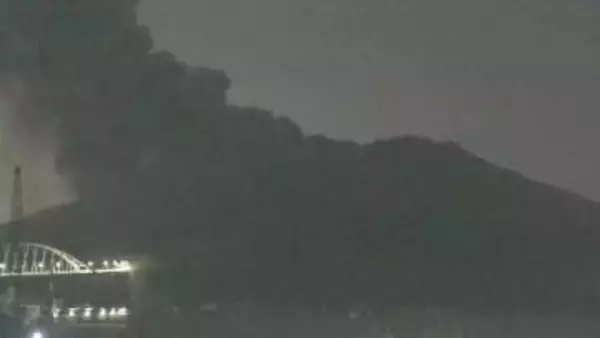 桜島が爆発　噴煙2000メートル　噴石が8合目まで飛ぶ【降灰予想 22日・23日】鹿児島