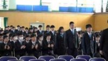 「楠隼に新しい風」春から共学化の楠隼中学校で入学式　女子生徒23人入学　鹿児島