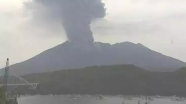 桜島で爆発　噴煙2700ｍ　噴石が8合目まで飛散【21日の降灰予報】鹿児島
