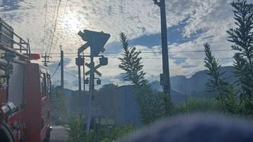 空き家と倉庫を全焼　指宿枕崎線の線路近く　影響で列車に遅れ　鹿児島市喜入前之浜町